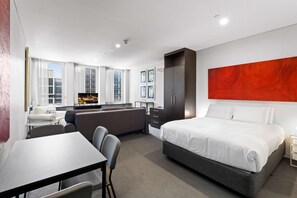1 bedroom, iron/ironing board, bed sheets - Cosy Studio in the City Centre (Melbourne)