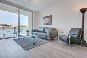 Smart TV, offices - Wake up to Sydney Harbour (Balmain East)