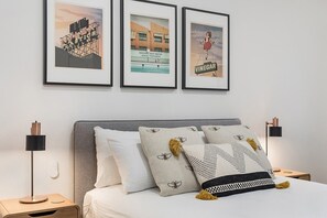 Room - Beautiful 2-Storey Unit with Balcony near Smith St (Collingwood)