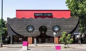 Exterior - Beautiful 2-Storey Unit with Balcony near Smith St (Collingwood)