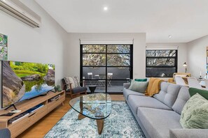 Living area - Beautiful 2-Storey Unit with Balcony near Smith St (Collingwood)