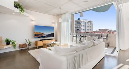 Luxury 5-floor Unit with Ocean Views near Beach