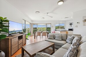 Smart TV, offices - Oceanside Apartment with Views of Yaroomba Beach (Point Arkwright)
