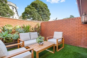 Terrace/patio - Elegantly Modern 2-Bed In The Heart of Chippendale (Chippendale)