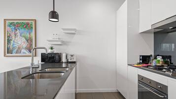 Refrigerador, microondas, horno, placa de cocina
