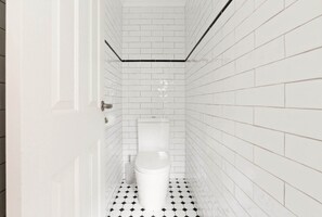 Hair dryer, towels - Quaint 3-Bed Heritage Home in the Heart of Sydney (Millers Point)