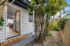 Exterior detail - Chic 2-Bed Cabin-Style Home by Mooloolaba Beach (Mooloolaba)