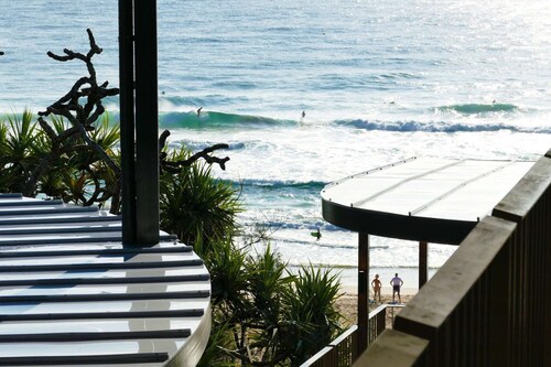 2-Bed Coastal Haven with Pool by Sunshine Beach