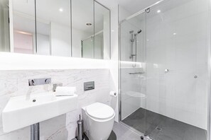 Bathroom - Nott's Nook- 1-Bed with Rooftop Views (Port Melbourne)