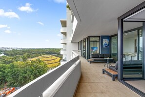 Property grounds - Luxe 2-Bed: Modern Interiors, Balcony & BBQ Area (Lidcombe)
