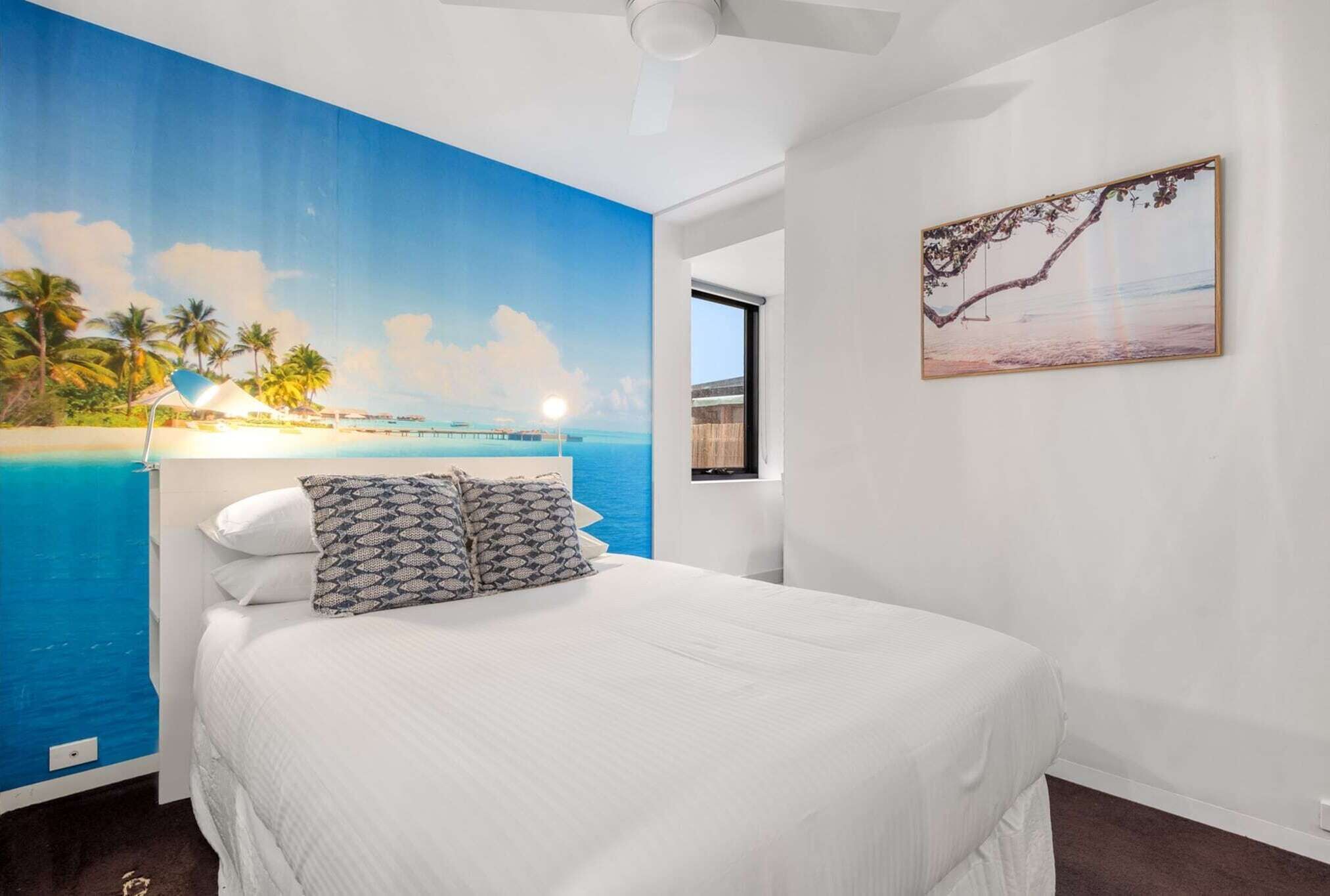 2 bedrooms, iron/ironing board, internet, bed sheets