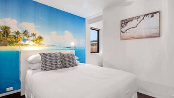 2 bedrooms, iron/ironing board, internet, bed sheets