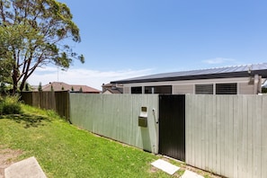 Exterior - Relaxing 2-Bed Home Close to Beaches and Parks (Allambie Heights)