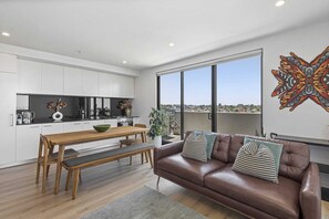 Living area - Bright City-View Retreat in the Heart of Preston (Preston)