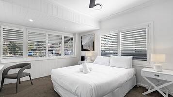 3 bedrooms, desk, iron/ironing board, internet