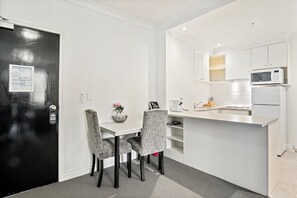 Fridge, microwave, stovetop, dishwasher - 1-Bed Apartment in Central Melbourne (Melbourne)