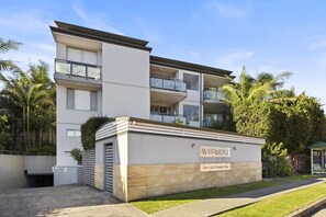 Exterior - Bright 2-Bed Apartment Near Narrabeen Beach (Narrabeen)
