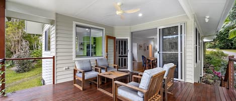 屋外ダイニングエリア