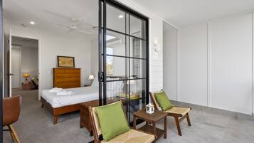 3 bedrooms, desk, iron/ironing board, Internet