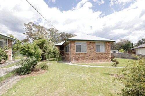 Cosy Sun-Filled Cottage