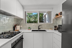 Private kitchen - Stylish 2-Bed Townhouse in Leafy Hyde Park (Hyde Park)