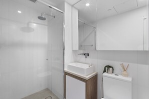 Hair dryer, towels - Stylish 1-Bed Apartment in Fortitude Valley (Fortitude Valley)