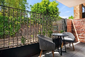 Terrace/patio - Stylish 3-Bed Townhouse in Vibrant Fitzroy (Fitzroy)