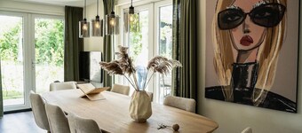 Sea View Apartment with Terrace for 8
