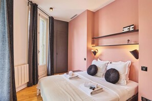 1 bedroom, desk, iron/ironing board, Internet - Charming apartment Beaubourg - Le Marais (Paris)
