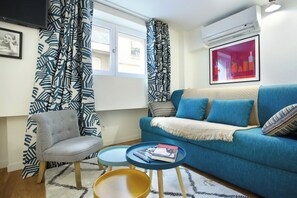Smart TV, offices - Charming studio with AC Beaubourg Le Marais (Paris)