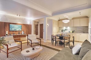 Smart TV, offices - Sublim AC Apartment 3 Bdr Saint Germain des Prés (Paris)