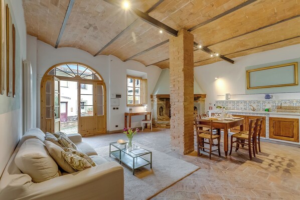 Family Apartment, Multiple Bedrooms, Mountainside (Torre Rasa 5 Putti) | Living area