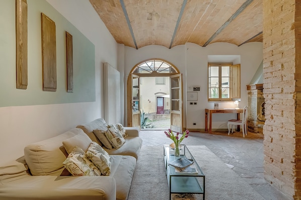 Family Apartment, Multiple Bedrooms, Mountainside (Torre Rasa 5 Putti) | Living area