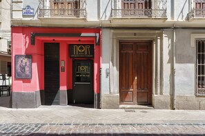 Exterior detail - San Jeronimo Suite. Free Parking (Granada)