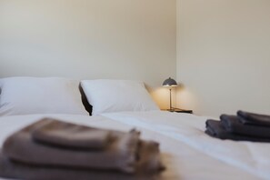2 bedrooms, travel crib