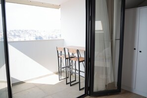 Interior - Stylish Duplex with Private Terrace & Golden Horn View – 5 min to Istiklal (İstanbul)