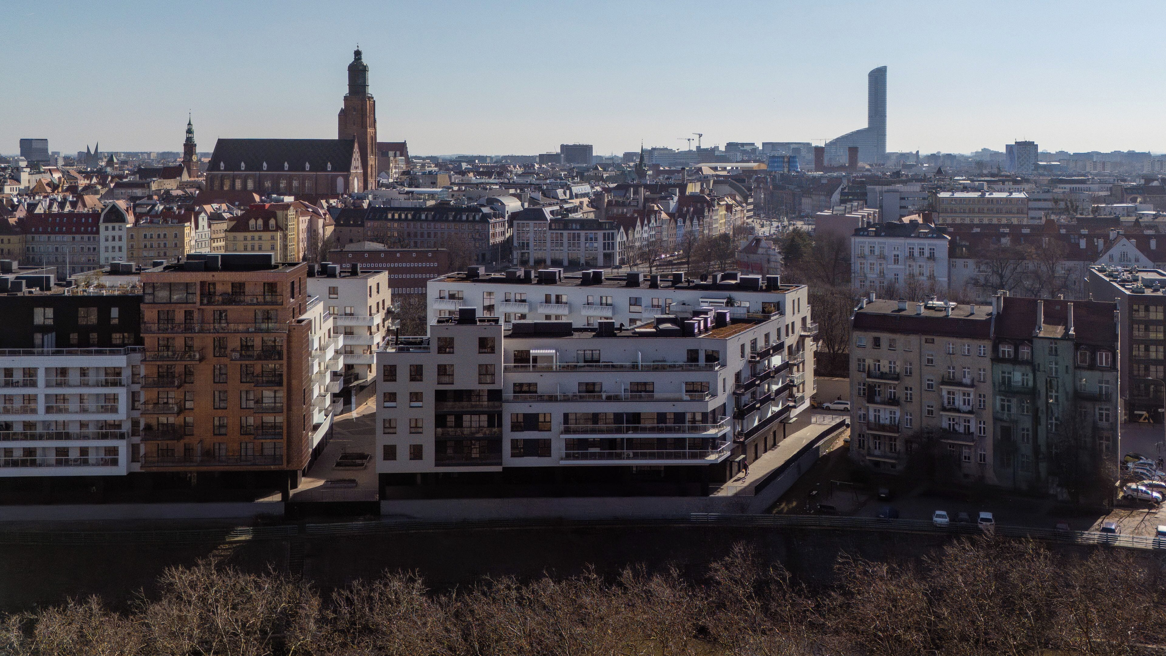 Vista frontal de la propiedad