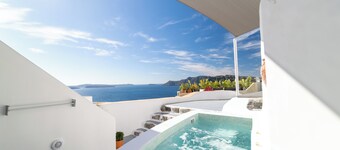 Deluxe Cave Villa with outdoor Hot Tub and Caldera View