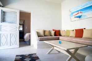 Smart TV - Sunset Horizon Villa with Hot Tub and Sea & Sunset View (Thira - Santorini)