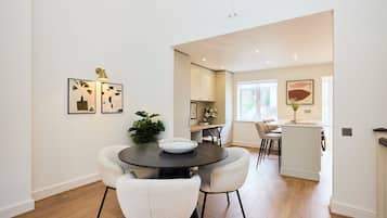 Talo, patio | Ruokailu