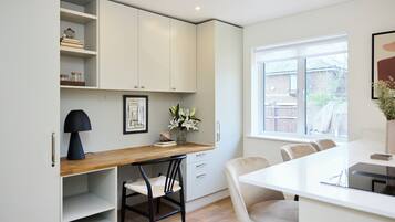 Hus, terrasse | Eget kjøkken