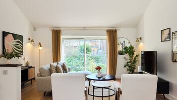 Hus, terrasse | Oppholdsområde