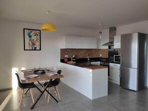 Fridge, microwave, oven, stovetop - T3 sea view, terrace XL- Beaches 5min (propriano)
