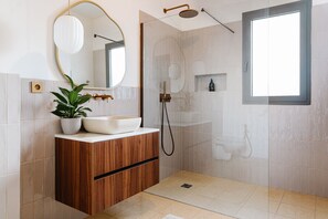 Shower, hair dryer, towels, soap - Superb villa in Calvi with swimming pool - Close to the center and the beach (Calvi)