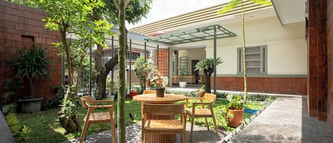 屋外ダイニングエリア