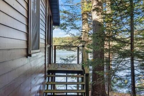 1920s Riverfront Cottage – Historic Maine Charm