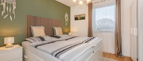 2 bedrooms, iron/ironing board, travel crib, free WiFi