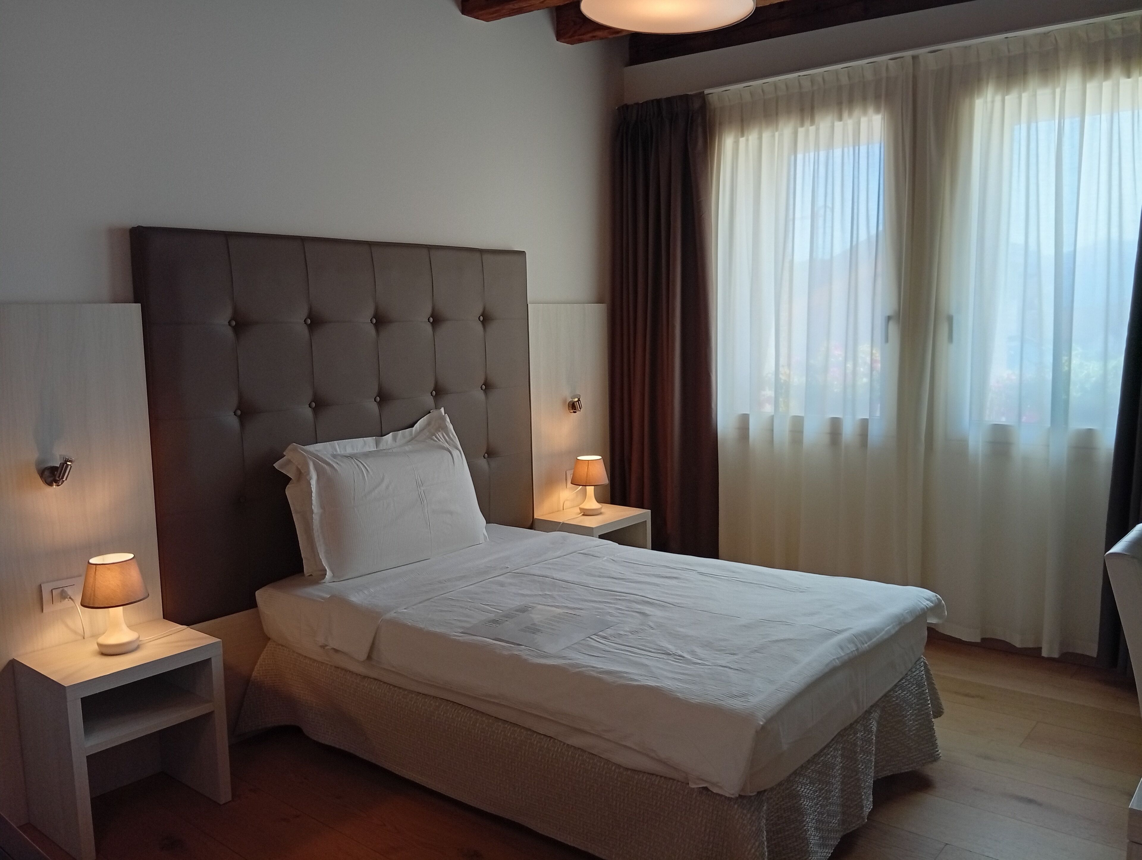 Deluxe-Einzelzimmer, Blick auf den Innenhof | Zimmersafe, Verdunkelungsvorhänge, kostenloses WLAN