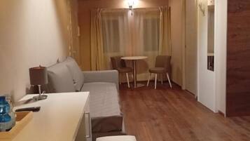 Junior-sviitti, vuoristonäköala | Oleskelualue