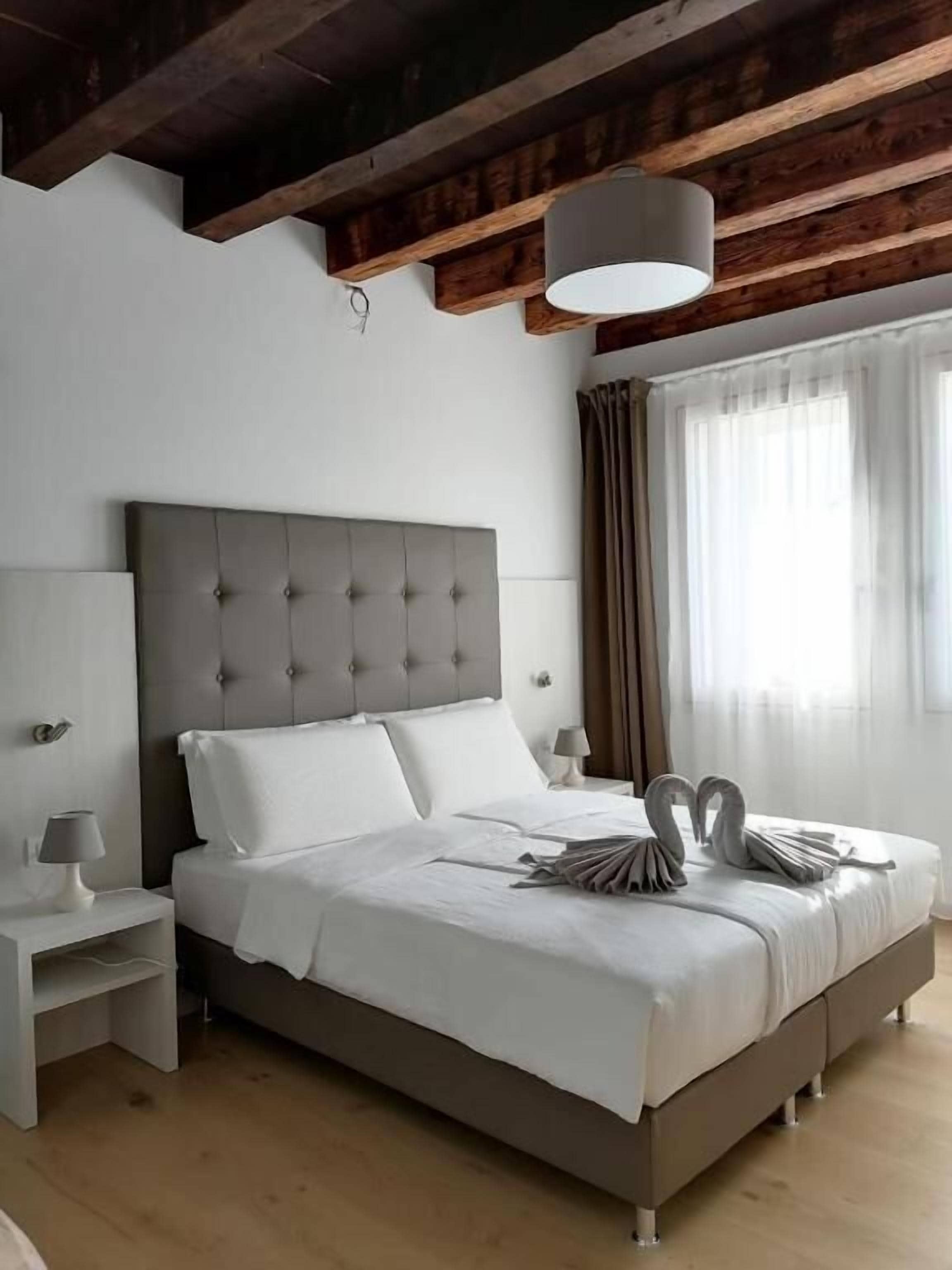 Chambre Double Deluxe, vue cour intérieure